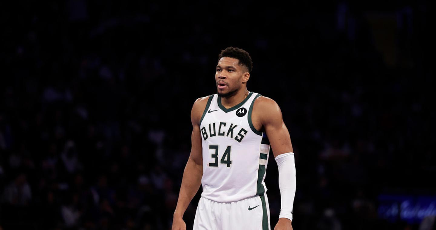 Εντυπωσιακή επιστροφή Γιάννη με 30 πόντους, αλλά οι Νικς πήραν τη νίκη και την πρόκριση στο NBA Cup