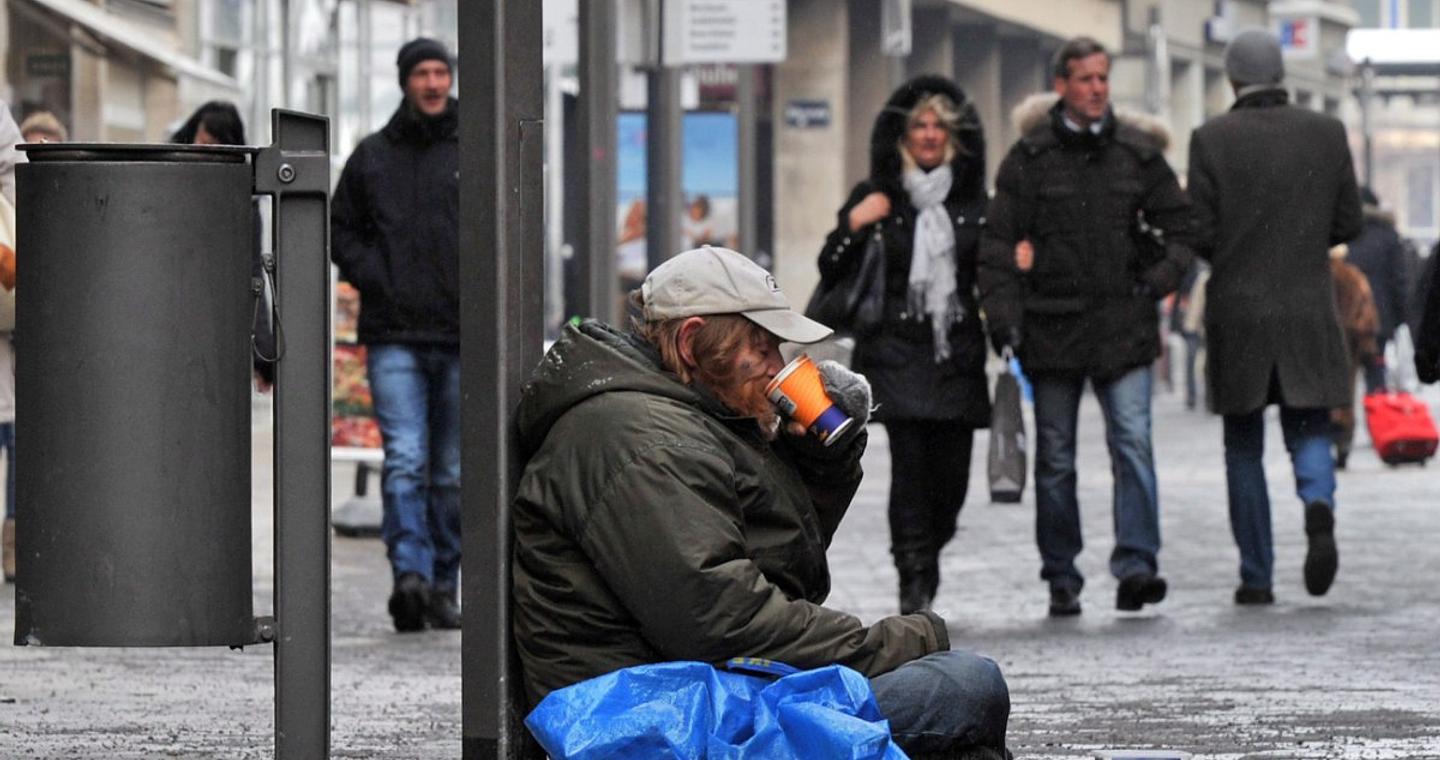 Έκρηξη της αστεγίας, κρίση κόστους ζωής, συρρίκνωση εισοδημάτων – Η Γερμανία μετατρέπεται σε χώρα νεόπτωχων