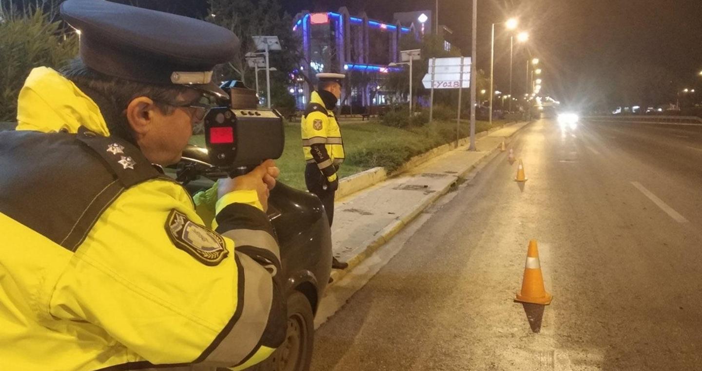 Χειροπέδες και αυτόφωρο για γνωστό επιχειρηματία: Έτρεχε με 216χλμ. την ώρα στη λεωφόρο Βουλιαγμένης