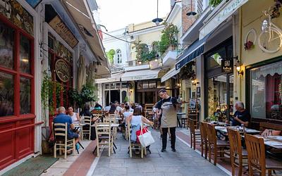 Καμπανάκι για εστίαση και τουρισμό: Τι δείχνουν τα νέα στοιχεία της ΕΛΣΤΑΤ;