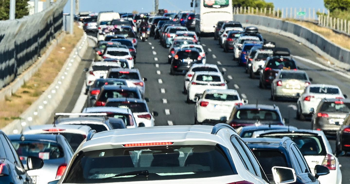 Κίνηση τώρα: «Κόκκινος» ο Κηφισός, καθυστερήσεις στην Αττική Οδό και προβλήματα στο κέντρο της Αθήνας