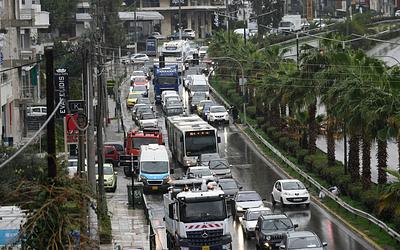 Χάος στους δρόμους της Αθήνας: Έντονη βροχόπτωση και κυκλοφοριακό έμφραγμα!