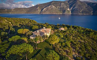 Χρυσές δουλειές: Ένας δισ. ευρώ ο τζίρος στις πολυτελείς κατοικίες!