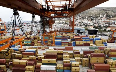 Ευρωπαϊκή Επιτροπή: «Καμπανάκι» για την ελληνική οικονομία – Οι ανησυχίες