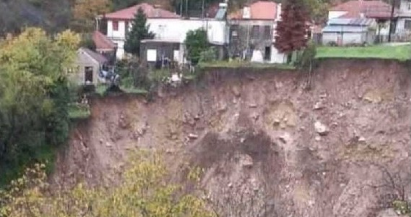 Κακοκαιρία «Adel»: Μεγάλη κατολίσθηση στα Τζουμέρκα – Μετρά πληγές η Κέρκυρα