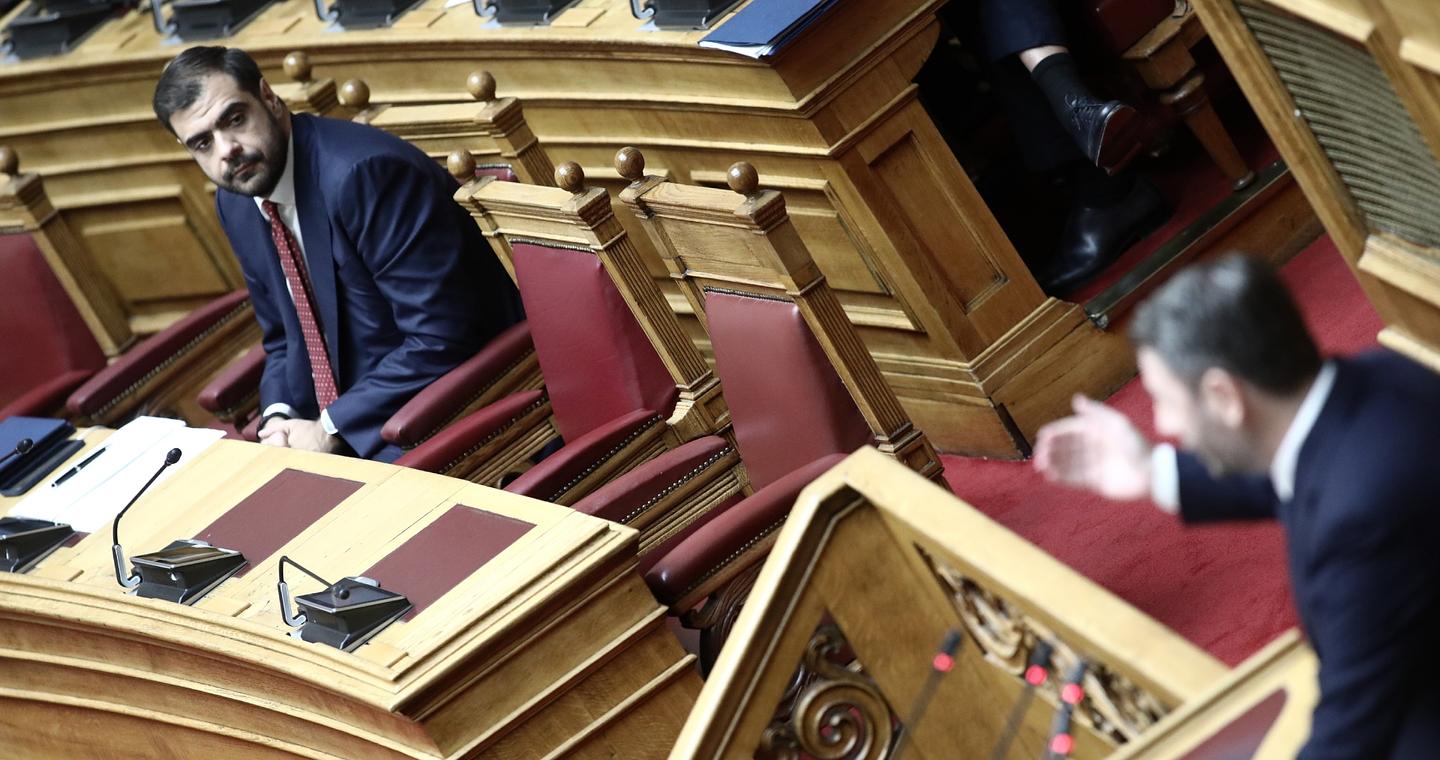 Κόντρα Μαρινάκη – Ανδρουλάκη για τις κουμπαριές του «Φραπέ»