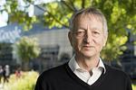 Geoffrey Hinton: «Η AI απειλεί θέσεις εργασίας και παγκόσμια ασφάλεια»