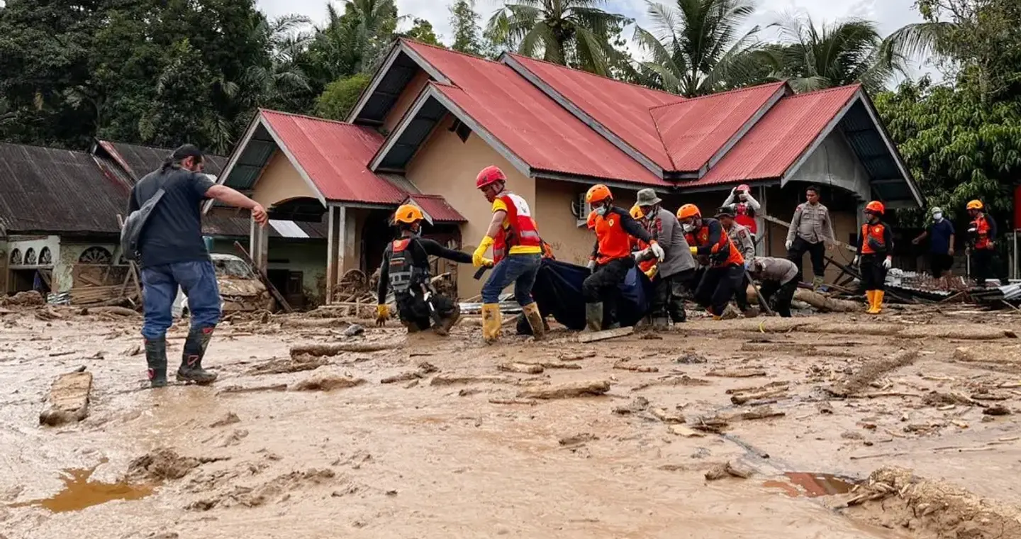 Θεομηνία με εκατοντάδες νεκρούς σε Ινδονησία, Μαλαισία, Ταϊλάνδη [εικόνες + βίντεο]