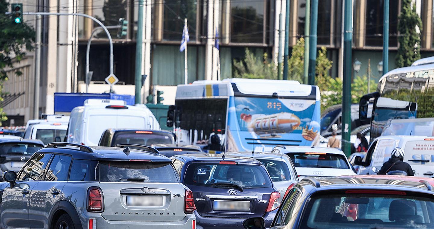 Κίνηση τώρα: Μποτιλιάρισμα στον Κηφισό, προβλήματα στο κέντρο της Αθήνας και τον Πειραιά, καθυστερήσεις στην Αττική Οδό
