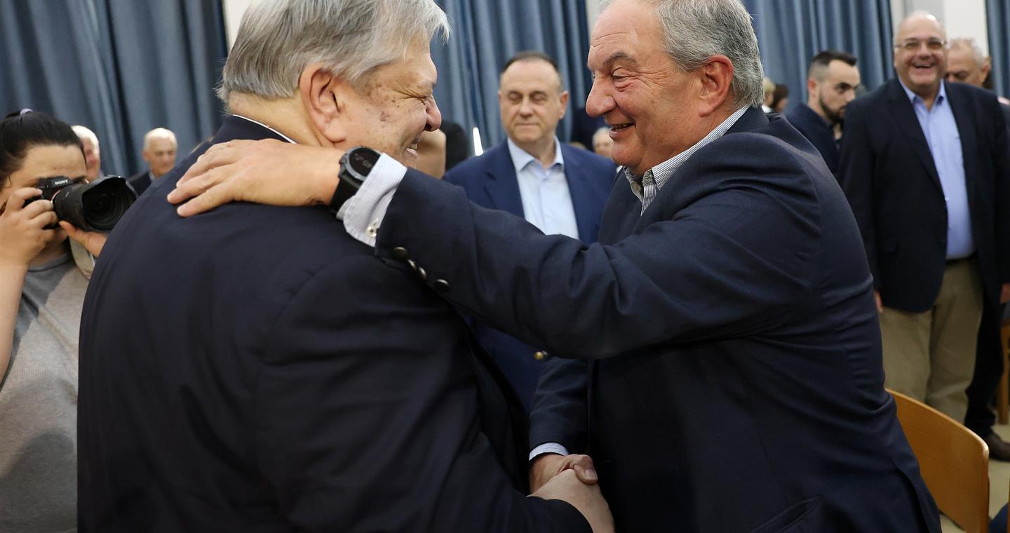 Ξαφνικό ειδύλλιο Βενιζέλου με Καραμανλή