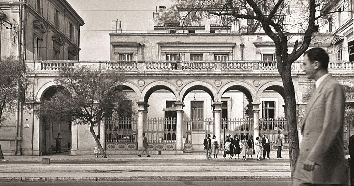 Να χτίσουμε ξανά την γκρεμισμένη Αθήνα