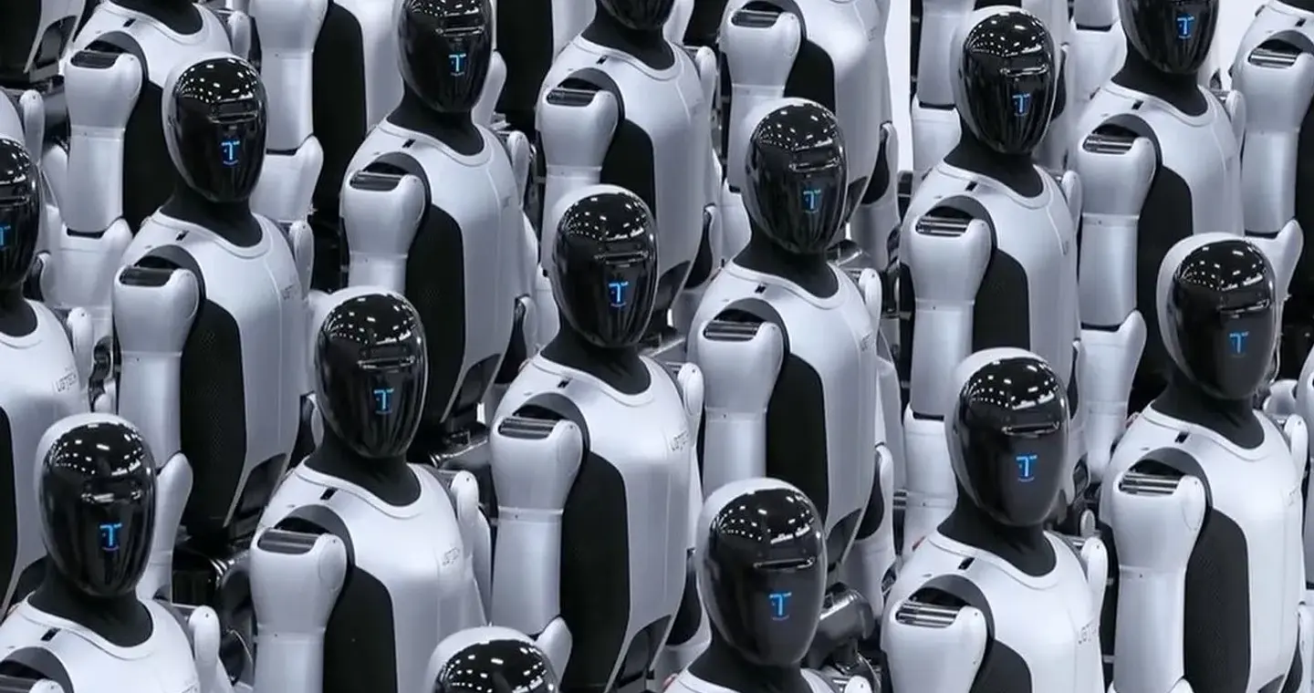 Tο δυστοπικό μέλλον είναι εδώ: Στρατός ρομπότ παρελαύνει σε εργοστάσιο της Κίνας