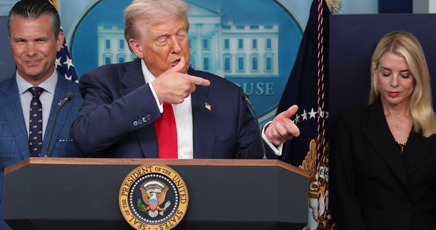 Ο Τραμπ συγκαλεί σύσκεψη στο Οβάλ Γραφείο για τη Βενεζουέλα – Το «τελεσίγραφο» στον Μαδούρο