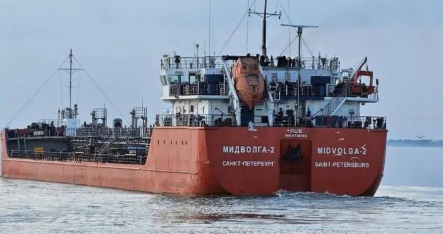 Μαύρη Θάλασσα: Φωτογραφίες από το ρωσικό τάνκερ μετά την επίθεση