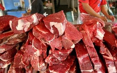 Ακρίβεια: «Τσουχτερό» το μοσχάρι, δυσεύρετο το αρνί – Τι θα φάμε τα Χριστούγεννα;