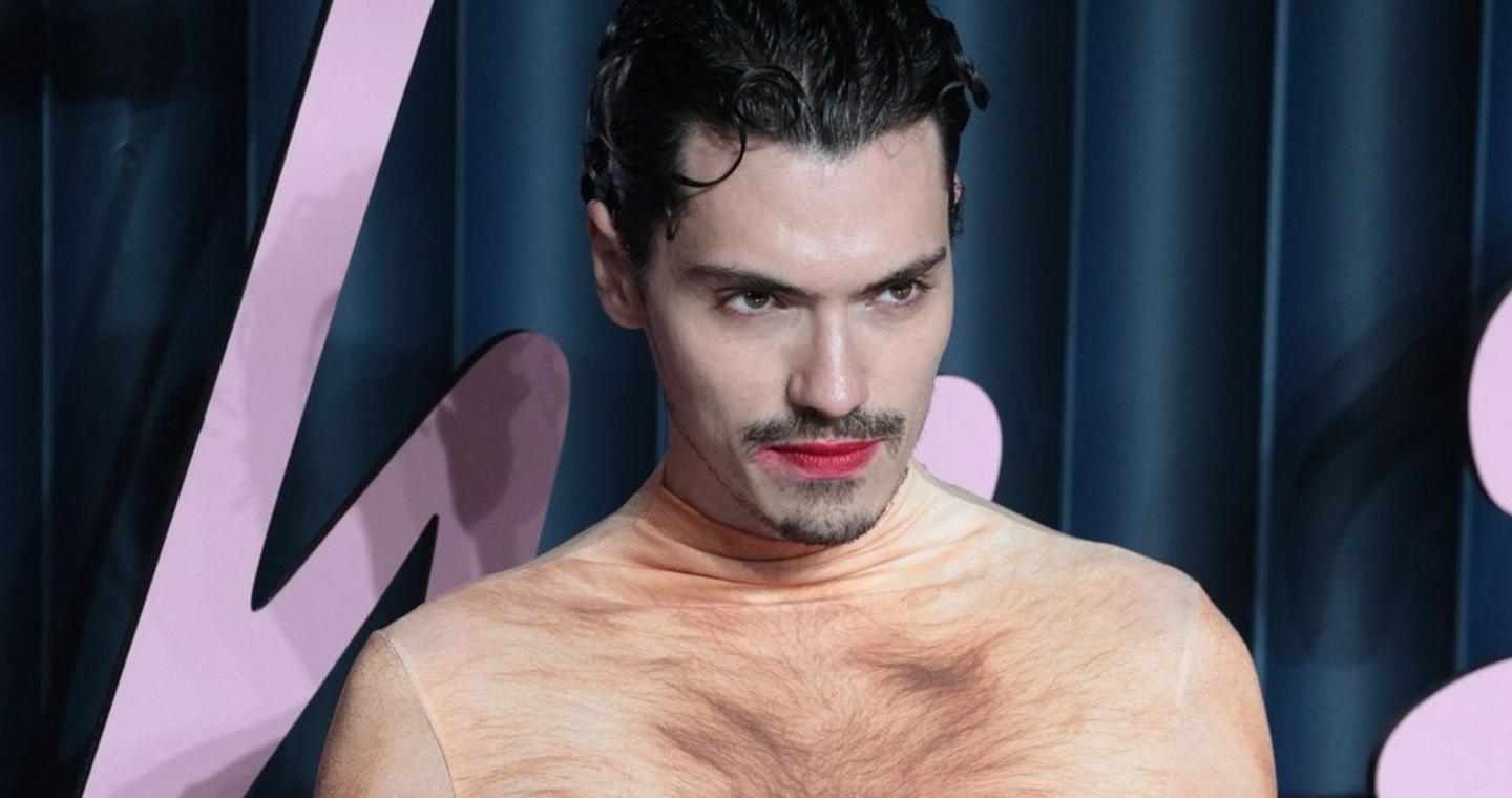 Influencer εμφανίστηκε «γυμνός» στα British Fashion Awards -Τι φόρεσε και προκάλεσε σχόλια [εικόνες]