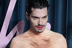 Ο influencer Lyas Medini προκαλεί αίσθηση με "γυμνό" κορμάκι στα British Fashion Awards!