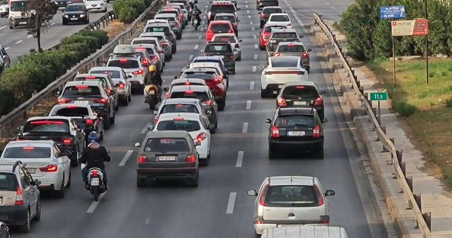 Κίνηση τώρα: «Κόκκινος» ο Κηφισός, προβλήματα στην Αθήνα και καθυστερήσεις στην Αττική Οδό