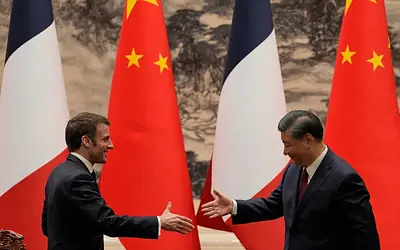Μακρόν στο Πεκίνο: Θα πείσει την Κίνα να σταματήσει τον Πούτιν;