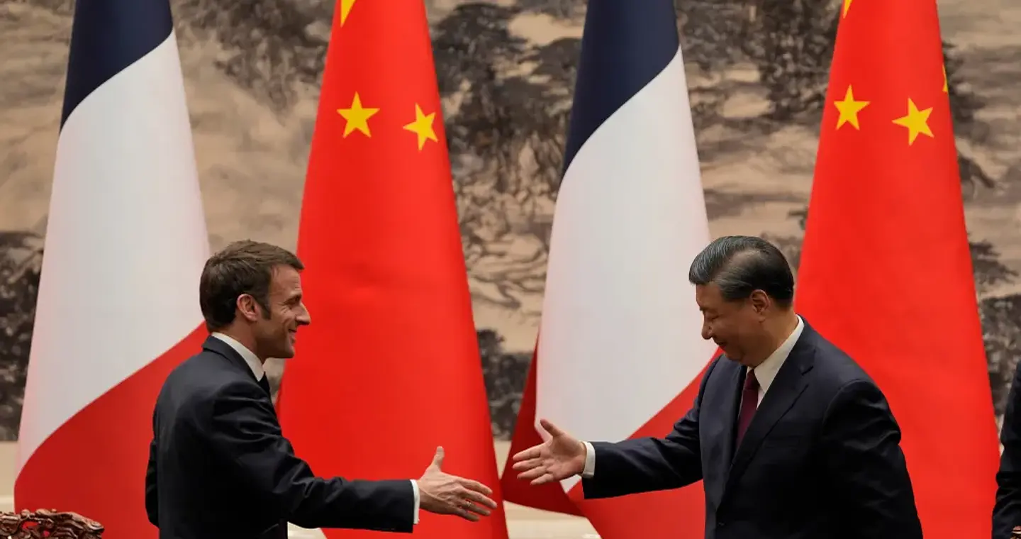 Οι Ευρωπαίοι πιέζουν δια της πλαγίας οδού - Ο Μακρόν πάει Κίνα
