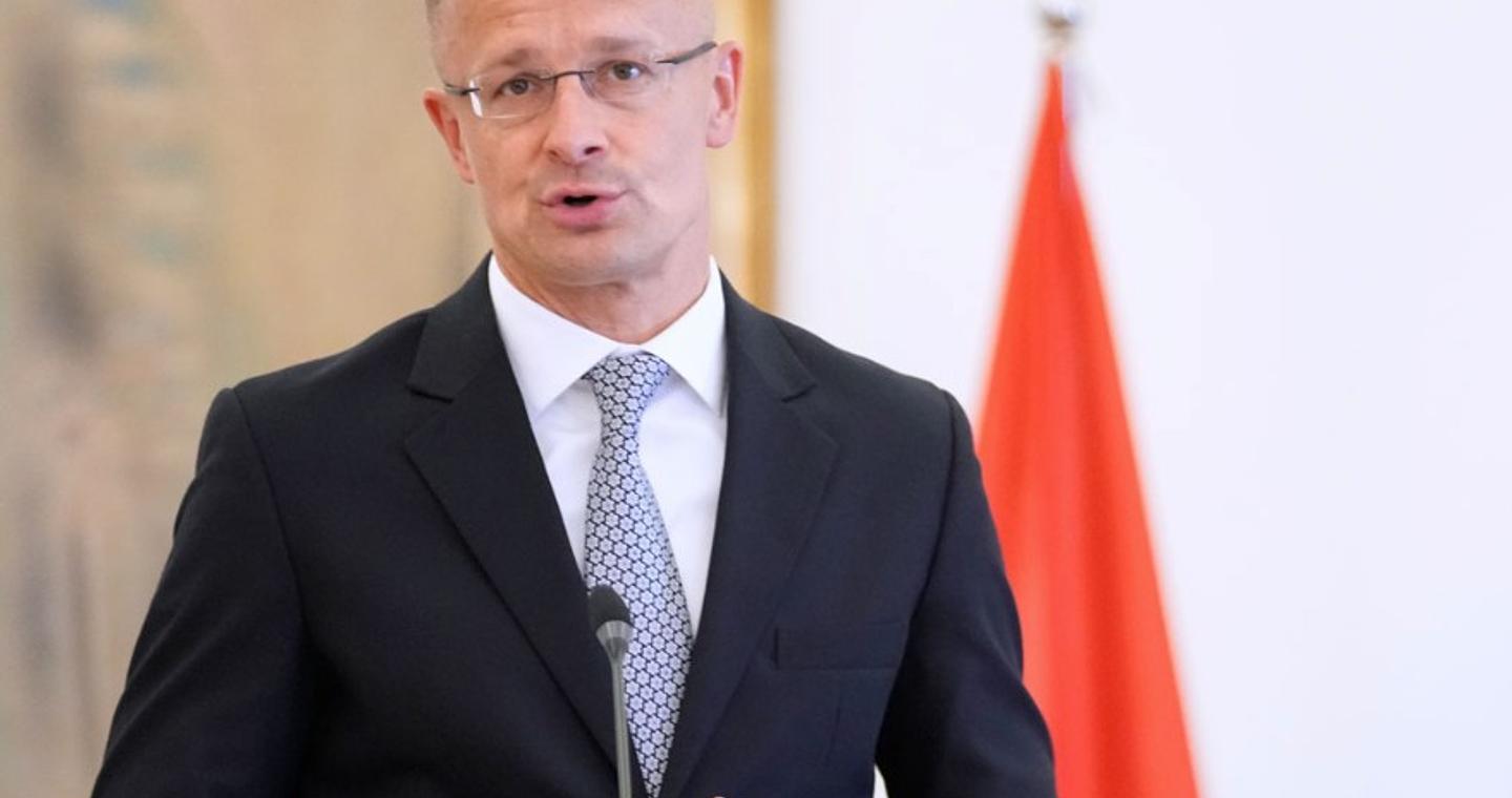 Με προσφυγές κατά της απόφασης για κατάργηση των ρωσικών εισαγωγών ενέργειας απειλεί η Ουγγαρία