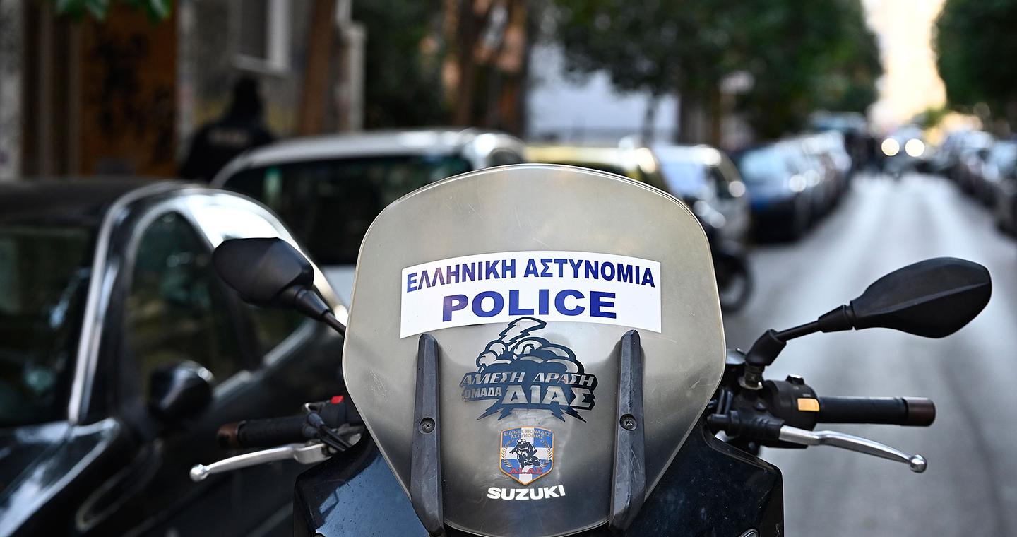 Κυψέλη: Εννέα όπλα μέσα σε αποχέτευση του Α.Τ. εντόπισε υδραυλικός