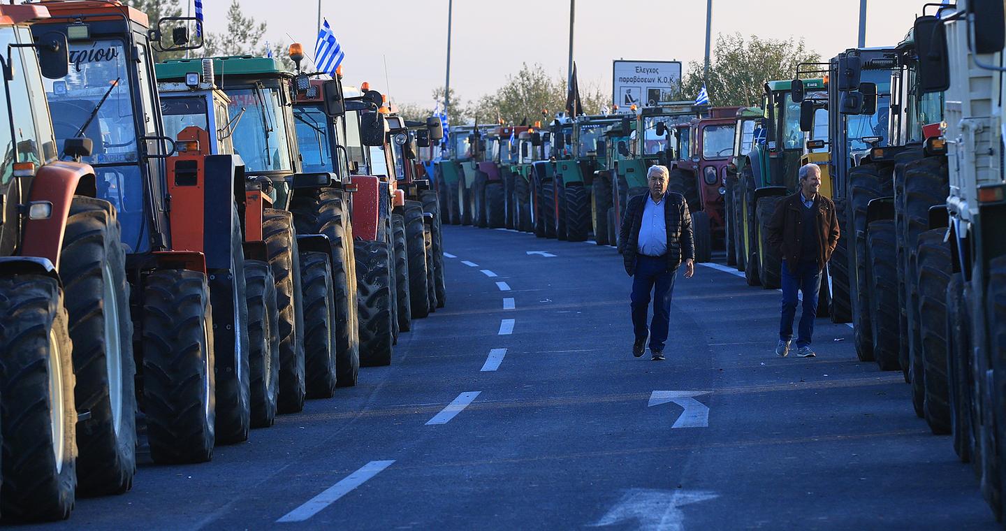 Προς το τελωνείο Προμαχώνα κατευθύνονται οι αγρότες – Πέρασαν το αστυνομικό μπλόκο