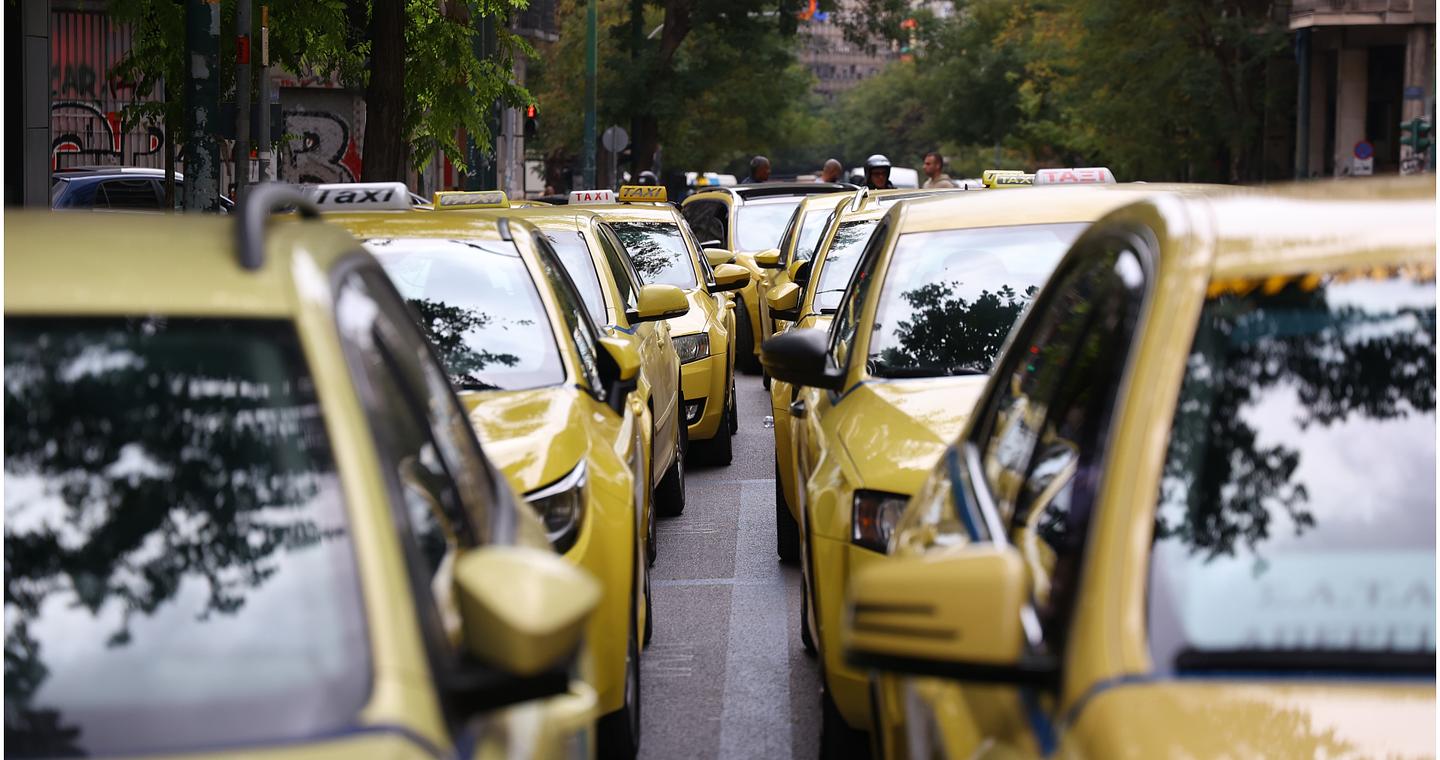 Χωρίς ταξί η Αθήνα μέχρι την Παρασκευή – Αυτοκινητοπομπή προς τη Βουλή