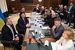 Ουκρανία: Ειρηνευτικές συνομιλίες υπό την σκιά ρωσικών επιθέσεων και αντιδράσεων