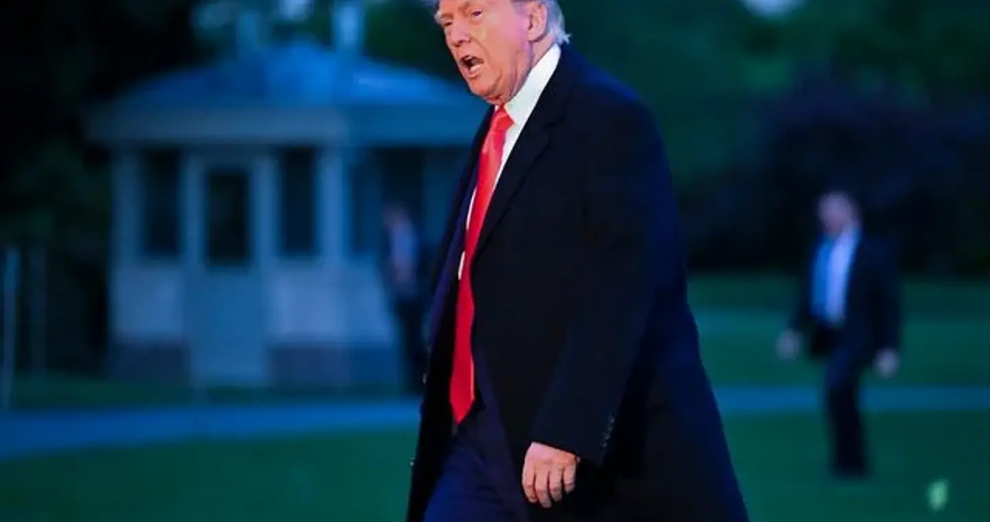 Ο Τραμπ αυξάνει τον πλούτο του με ιλιγγιώδεις ρυθμούς, κάνοντας business σε ολόκληρο τον κόσμο