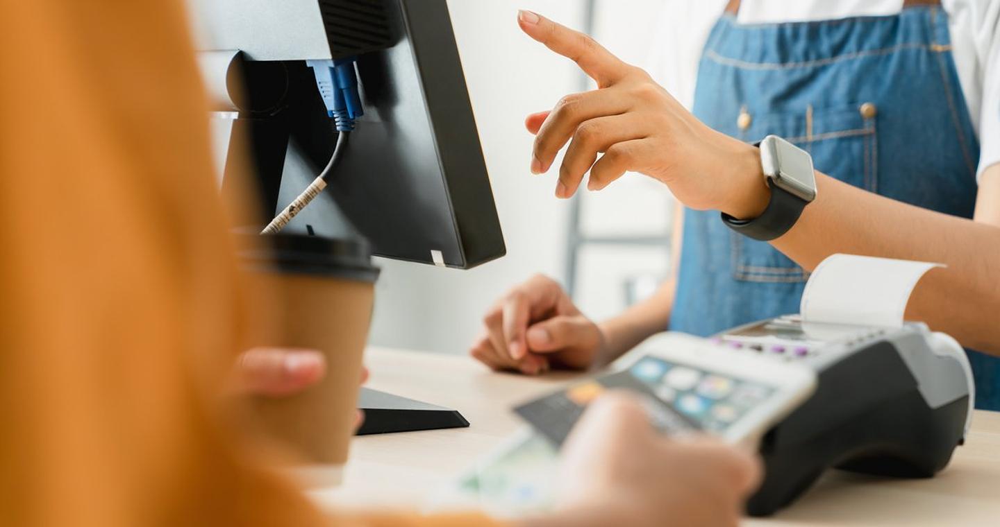 IRIS: Υποχρεωτικό για όλες τις επιχειρήσεις από αύριο -Τι ισχύει με τα πρόστιμα και τα όρια συναλλαγών