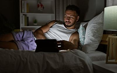 Ξενύχτι και ψυχολογία: Τι αποκαλύπτει νέα έρευνα για τον ύπνο!