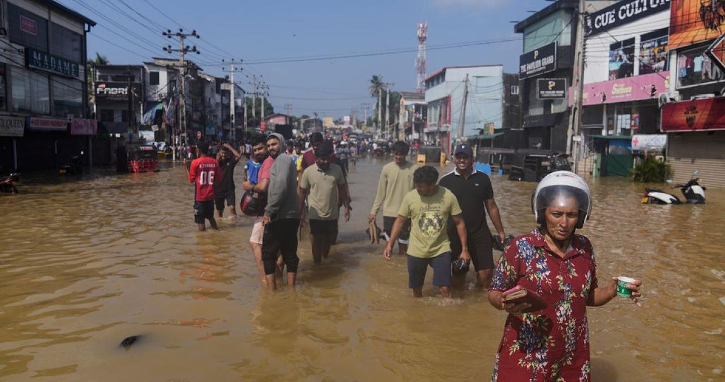 Τραγωδία χωρίς τέλος στη Σρι Λάνκα: Πάνω από 200 νεκροί και 218 αγνοούμενοι από τον κυκλώνα Ντίτβα 