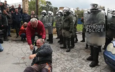 Ένταση στη Θεσσαλονίκη: Χημικά της αστυνομίας εναντίον αγροτών