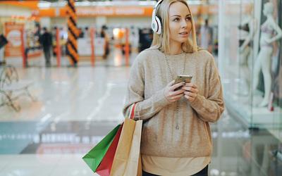 Οι νέοι αλλάζουν το παιχνίδι στο εμπόριο: Τι αποκαλύπτουν οι ειδικοί