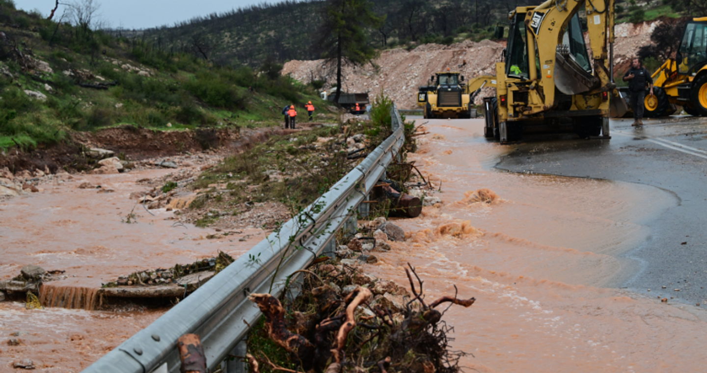 Κακοκαιρία Byron: Σταδιακή αποκατάσταση κυκλοφορίας ανά την Αττική – ΕΜΑΚ στη Μάνδρα