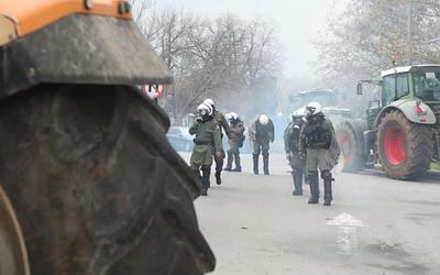 Έβδομη μέρα αγροτικών κινητοποιήσεων: Μπλόκα παντού, τι θα γίνει;