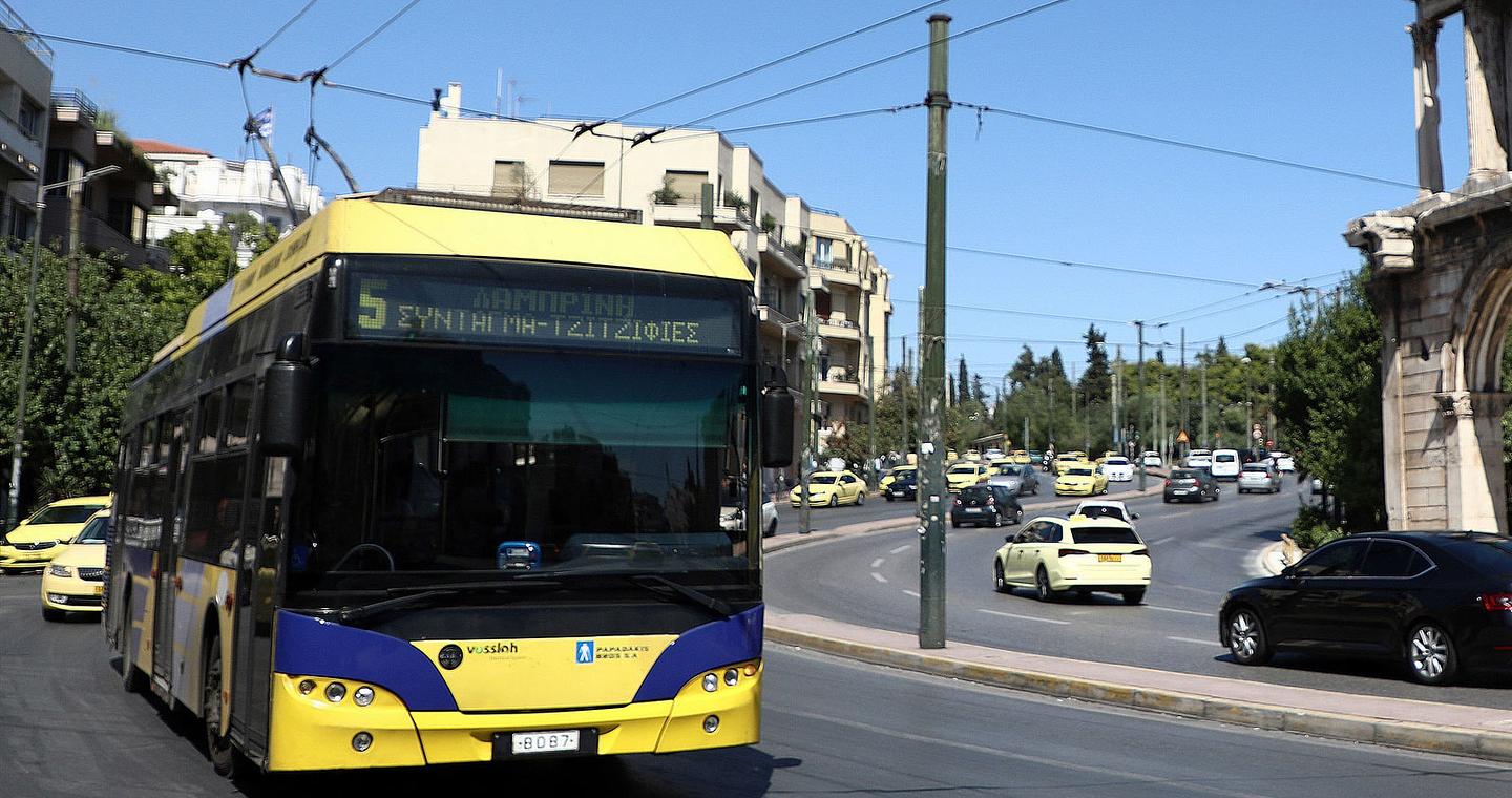 «Είναι όλη μου η ζωή» τα 33 χρόνια πίσω από το τιμόνι των τρόλεϊ