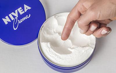 Nivea: Όλη η αλήθεια για τη χρήση της στο πρόσωπο και τις ρυτίδες!
