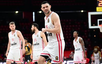 Θρίλερ στο ΣΕΦ: Ο Ολυμπιακός λύγισε την ΑΕΚ στο φινάλε!