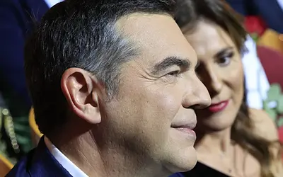 Τσίπρας: Η «Ιθάκη» ανακινεί τα νερά – Τι λένε οι συνεργάτες του
