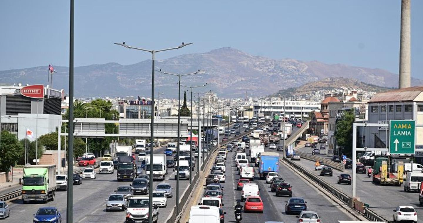Κίνηση στους δρόμους: Βελτιωμένη εικόνα στον Κηφισό – Σημαντικές καθυστερήσεις σε Αττική Οδό και Περιφ. Υμηττού