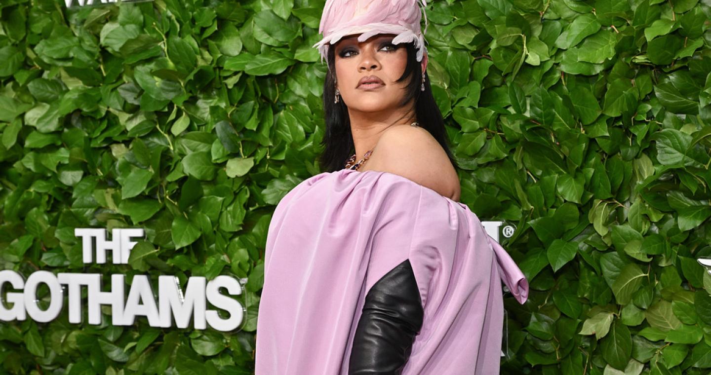 Ριάνα: Φόρεμα ή πάπλωμα φόρεσε για να πάει στα Gotham Film Awards; - Το καπέλο-πάνα… (φωτό)