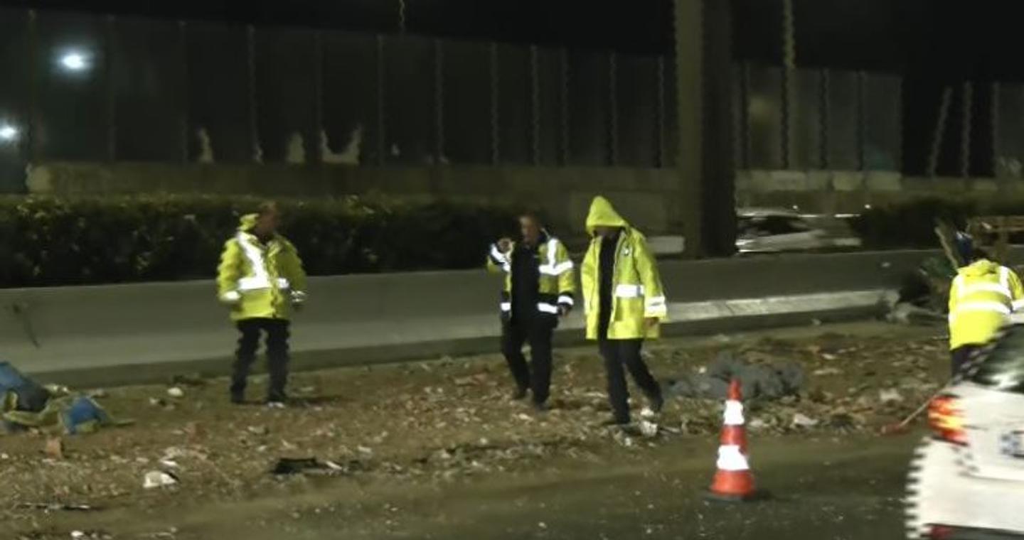 Τροχαίο: Χάος στην άνοδο του Κηφισού μετά την ανατροπή φορτηγού – Δύο τραυματίες