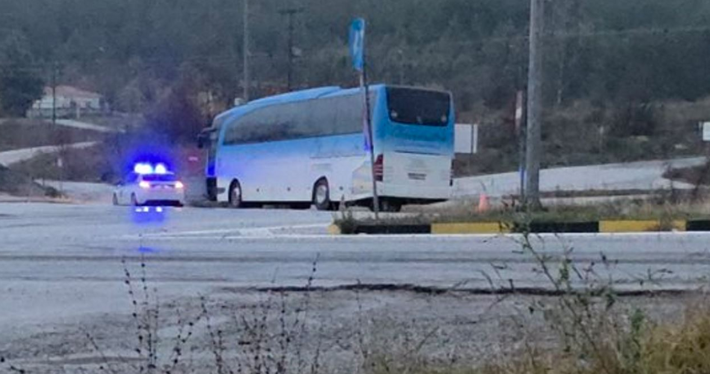 Πτολεμαΐδα: Νεκρός οδηγός λεωφορείου που μετέφερε εργαζόμενους της ΔΕΗ (Βίντεο)