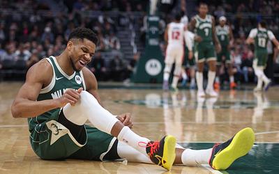 Αγωνία για τον Γιάννη Αντετοκούνμπο: Τραυματισμός και νίκη των Μπακς