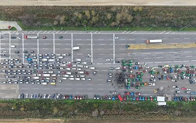 Συνεχίζονται οι κινητοποιήσεις των αγροτών: Μπλόκα σε όλη την Ελλάδα