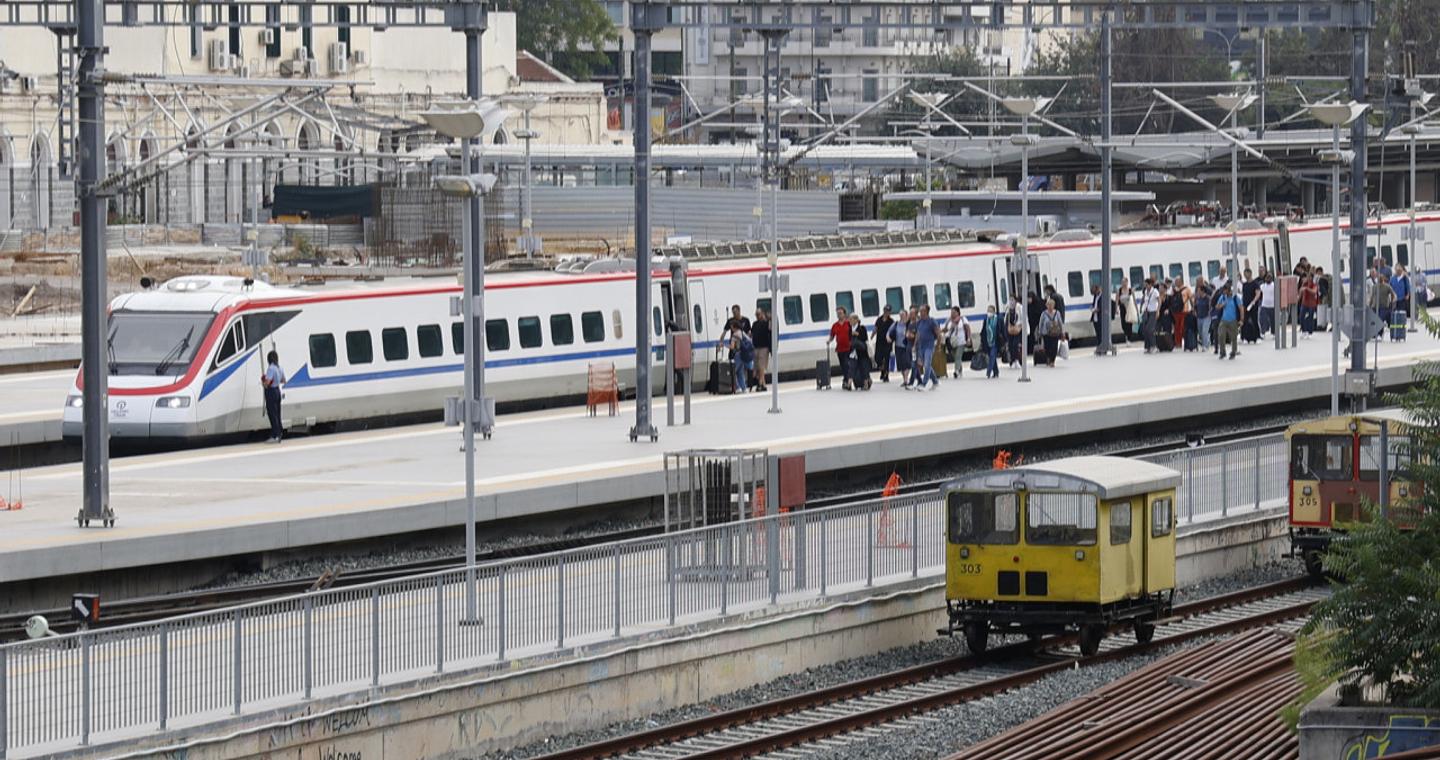 Αμαξοστοιχία Intercity με 400 επιβάτες ακινητοποιήθηκε στους Αγίους Αναργύρους εξαιτίας βλάβης