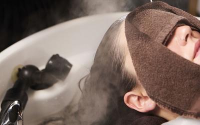 Μαλλιά: Η νέα εμμονή & τα μυστικά για υγιές τριχωτό