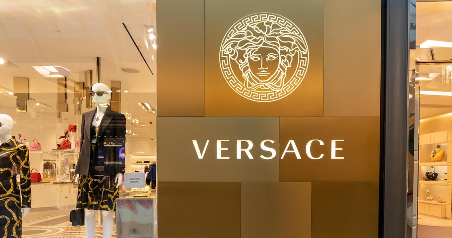 Οίκος Versace: Αποχωρεί ο «διάδοχος» της Ντονατέλα Βερσάτσε